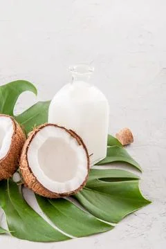 Cold-pressed coconut oil Stock Photos