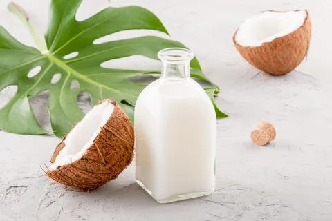 Cold-pressed coconut oil Stock-Fotos