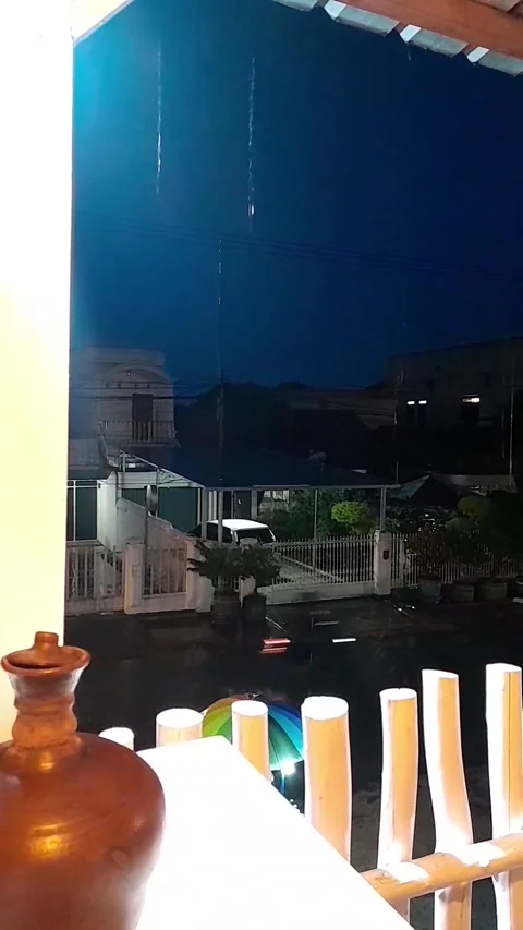 Cold rainy night Video stock 233392203