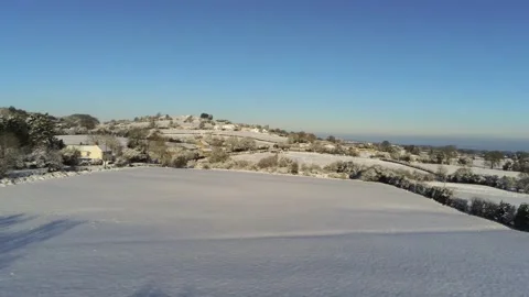 Cold snowy winter British patchwork farmland countryside rural scene Video stock 146523136