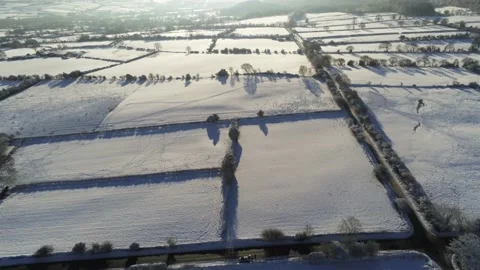 Cold snowy winter British patchwork farmland countryside rural scene Stock-Footage 146523835