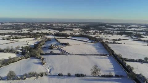 Cold snowy winter British patchwork farmland countryside rural scene 動画素材 146523872