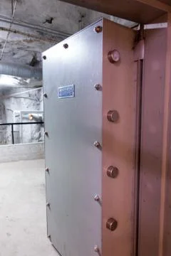 Cold war bunker  interior vault door 스톡 사진