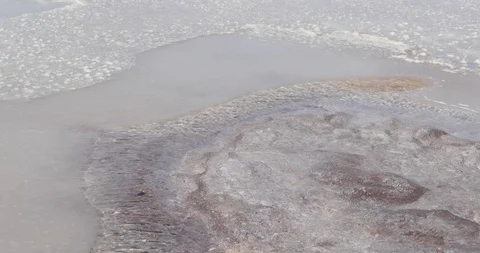 Cold water flowing through ice, detail of frozen lagoon 스톡 동영상 96047898