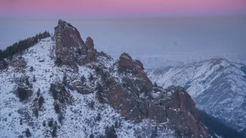 A cold winter evening with a beautiful view of the cliff Video stock 168349686