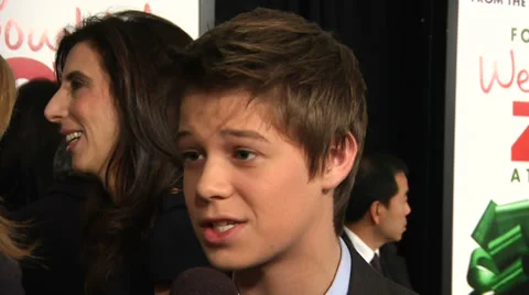 Colin Ford gives an interview on the red carpet (BoughtZoo-20) 스톡 동영상 36072366