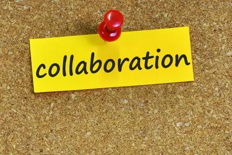 Collaboration  word on notes paper with cork background Foto stock
