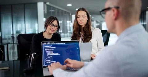 Collaborative Coding Session: Building Software Solutions With Diverse Team M 스톡 사진