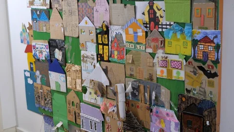Collage Of Primary School Art Attached To A Wall Of A Classroom Vídeos de archivo 129596411