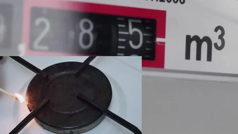 Collage of working gas meter, and matches igniting gas burner on kitchen sto Vídeos de archivo 221930221