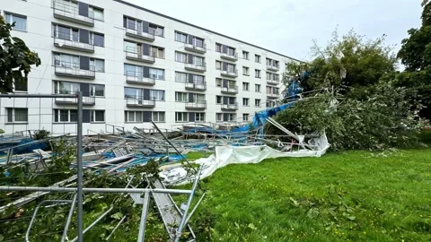 Collapsed Construction Scaffolding and White Protective Tarps - Residential 库存影片 348897124