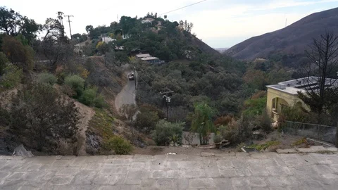 Collapsed house during the Woolsey Fire - 2018 Видео 98969019