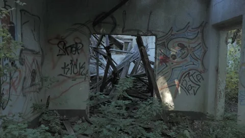 Collapsed old graffiti building with a sunken roof Stock Footage 163768005