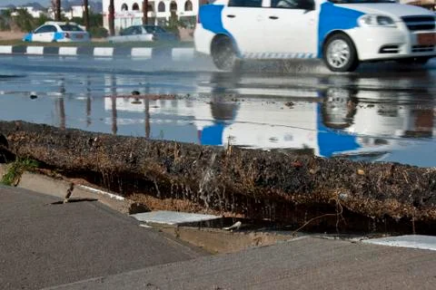 Collapsed sidewalk with passing car in the background. sharm el 库存照片