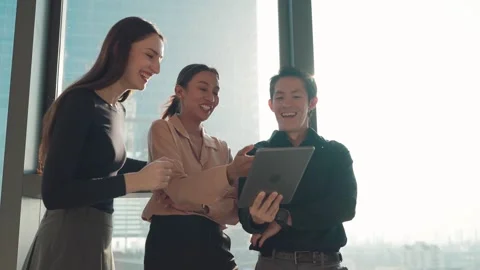 Colleagues in Conversation 스톡 동영상 336060546