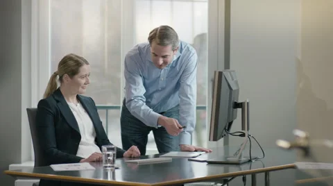 Colleagues discussing data, agreeing Stock Footage 66917636