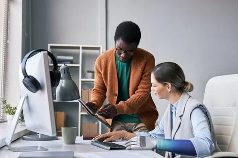 Colleagues Discussing Software Bug 스톡 사진