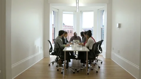 Colleagues having a meeting 動画素材 77080737