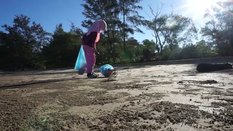 Collecting garbage around the beach Stock Footage 133753277