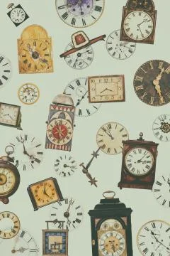 Collection of different vintage table clocks and clock faces Foto stock