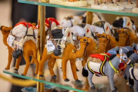 A collection of handcrafted camel figurines displayed at a market during th.. Stockfoto's