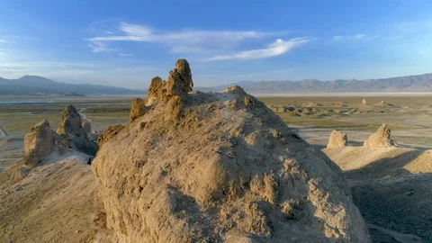 The collection of massive stone spires in the middle of the flat, dusty, hot 스톡 동영상 122272023