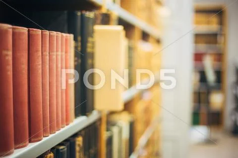 The Collection Of Old Scarce Editions Of Retro Books In Vintage Stock-Fotos