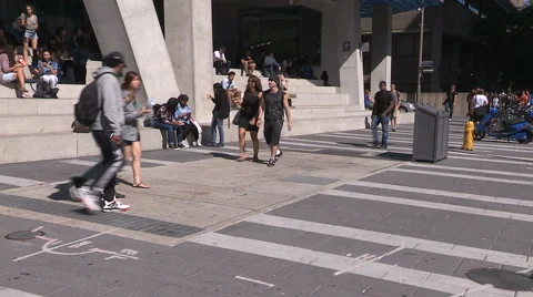 College and university students walking to classes on campus Stock Footage
