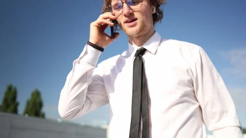 College freshman talking on phone during first year student life Stock Footage 346363398