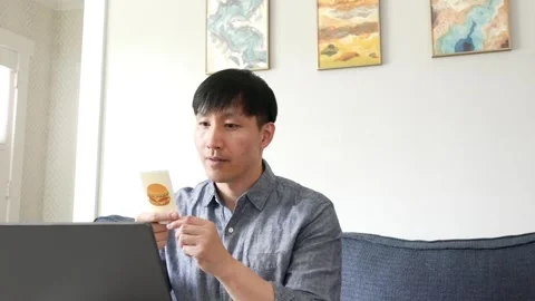 College student having an online class with students about hamburgers. Stock-Footage 247480068