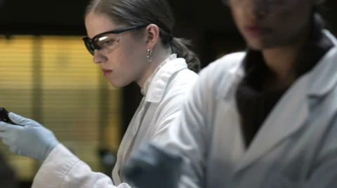 College students do experiments in a chemistry lab, close up Stock Footage 33879098