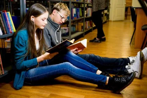 College students in library Stock Photos