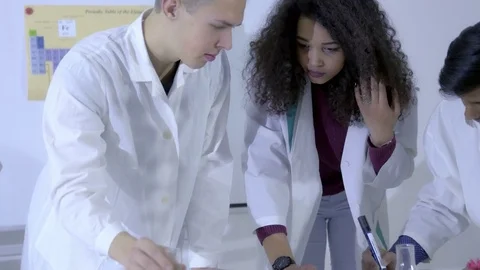College students making chemistry experiments in science class Stock Footage 75578003