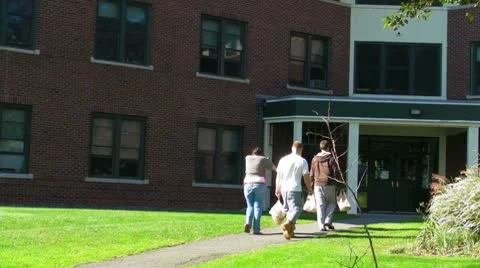 College Students walk to Dorm 스톡 동영상 8850025