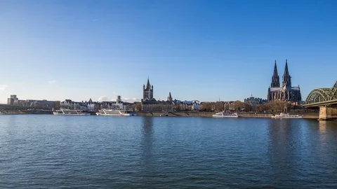 Cologne cathedral with Rhein hyperlapse tracking shot Stock-Footage 72437317