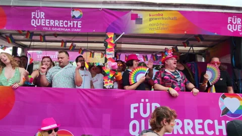 Cologne CSD Pride Parade Pink Komba Union Truck And Dancers 2026 库存影片 341285392