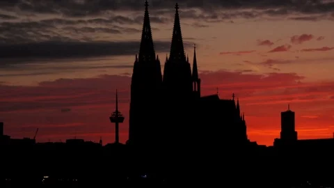 Cologne Dom cathedral sunset 10sec, 4k Stock Footage 80561445