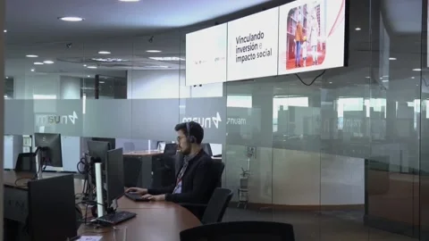 Colombia faces the final year of Petro's administration with both ups and downs  Vidéo 314332374