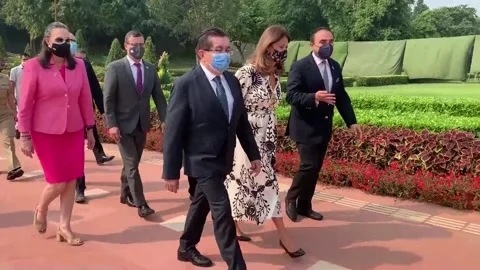 Colombia sends message of unity, peace in memory of Mahatma Gandhi, New Delhi, I 스톡 동영상 204057591