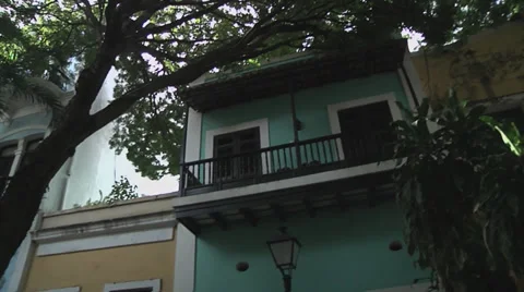 Colonial condo pan down Stock Footage 32865300