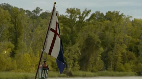 Colonial Era Flag waving in the wind (Jamestown or Henricus) Vídeo Stock 8678676