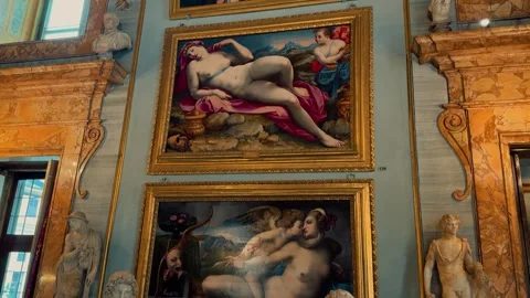 Colonna Gallery Drawings 5 動画素材 336007350