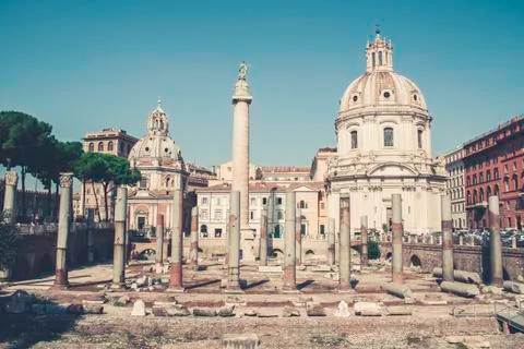 Colonna Traiana e Chiesa SS Nome di Maria in Rome Stock Photos