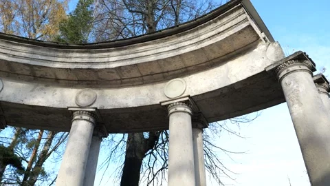 Colonnade of Doric order in the Temple of Apollo in Pavlovsk Par 库存影片 321186913