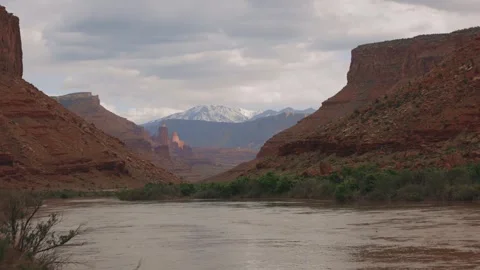 Colorado river with mountains in the background 스톡 동영상 347752082