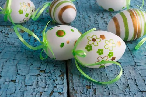 Colored decorative Easter eggs, blue wooden background 库存照片