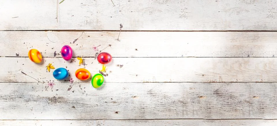 Colored easter egg on wood background Foto stock