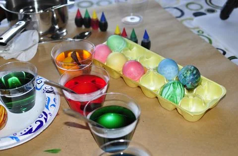 Colored Easter Eggs and Dying Supplies Foto stock
