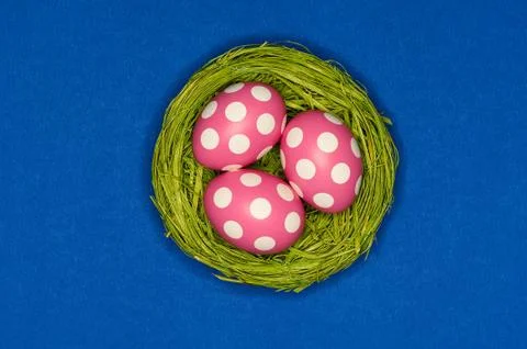 Colored easter eggs in a green nest Foto stock