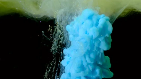 Colored inks that pop up in the water.fluid art acrylic paint and water. Vídeo Stock 153294579